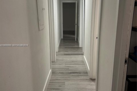 Condominio en alquiler en North Bay Village, Florida, 3 dormitorios, 120.96 m2 № 1993332 - foto 16