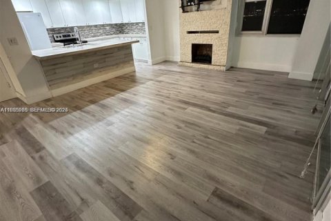 Condominio en alquiler en North Bay Village, Florida, 3 dormitorios, 120.96 m2 № 1993332 - foto 11