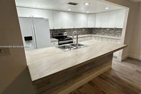 Condominio en alquiler en North Bay Village, Florida, 3 dormitorios, 120.96 m2 № 1993332 - foto 8