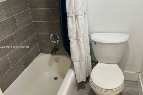 Condominio en alquiler en North Bay Village, Florida, 3 dormitorios, 120.96 m2 № 1993332 - foto 21