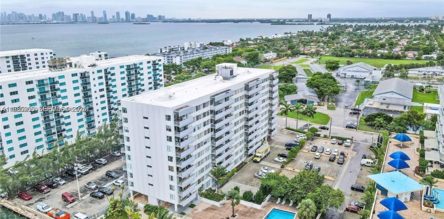 Condominio en North Bay Village, Florida, 3 dormitorios  № 1993332