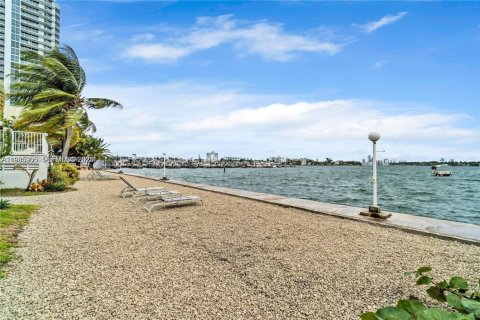 Condominio en alquiler en North Bay Village, Florida, 3 dormitorios, 120.96 m2 № 1993332 - foto 4