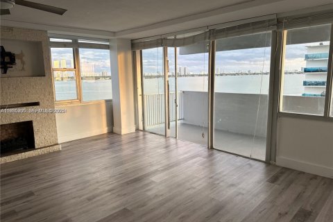 Condominio en alquiler en North Bay Village, Florida, 3 dormitorios, 120.96 m2 № 1993332 - foto 7