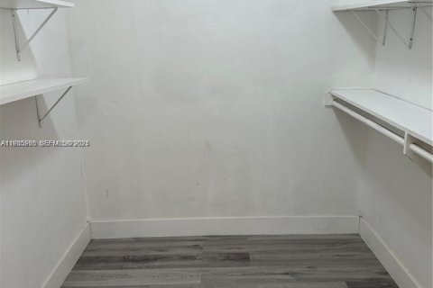 Condominio en alquiler en North Bay Village, Florida, 3 dormitorios, 120.96 m2 № 1993332 - foto 19