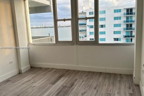 Condominio en alquiler en North Bay Village, Florida, 3 dormitorios, 120.96 m2 № 1993332 - foto 18