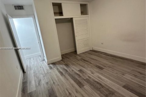 Condominio en alquiler en North Bay Village, Florida, 3 dormitorios, 120.96 m2 № 1993332 - foto 13