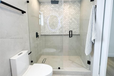 House in North Miami, Florida 3 bedrooms, 165.37 sq.m. № 1854906 - photo 23