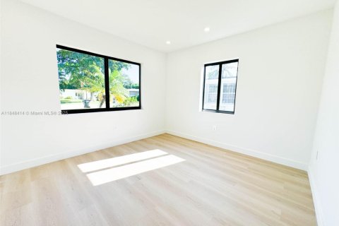 House in North Miami, Florida 3 bedrooms, 165.37 sq.m. № 1854906 - photo 25