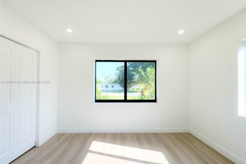 House in North Miami, Florida 3 bedrooms, 165.37 sq.m. № 1854906 - photo 24