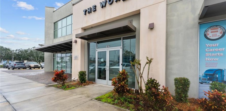 Propiedad comercial en Orlando, Florida 3099.59 m2 № 1559858