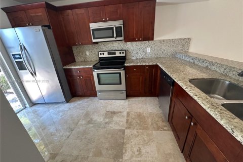 Condo in Deerfield Beach, Florida, 2 bedrooms  № 2035866 - photo 2