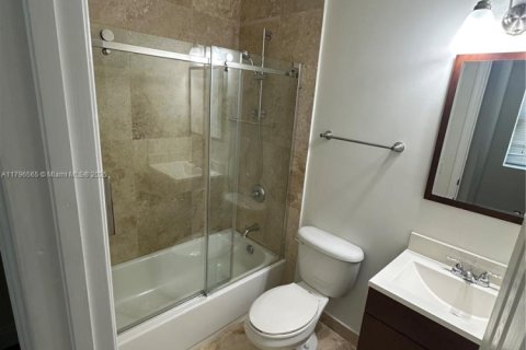 Condo in Deerfield Beach, Florida, 2 bedrooms  № 2035866 - photo 10