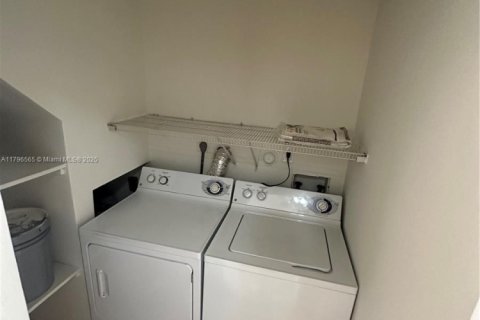 Condo in Deerfield Beach, Florida, 2 bedrooms  № 2035866 - photo 13