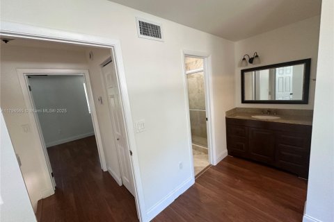 Condo in Deerfield Beach, Florida, 2 bedrooms  № 2035866 - photo 7