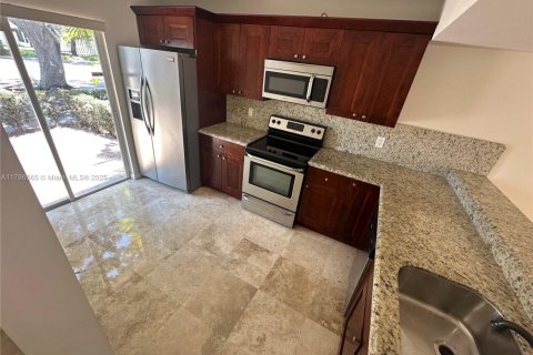 Condo in Deerfield Beach, Florida, 2 bedrooms  № 2035866 - photo 3