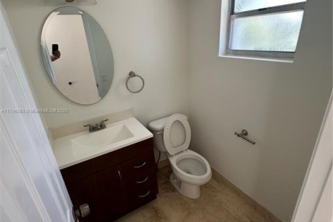 Condo in Deerfield Beach, Florida, 2 bedrooms  № 2035866 - photo 11