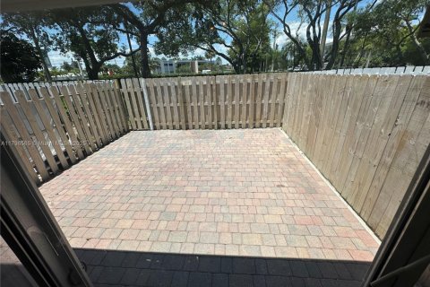 Condo in Deerfield Beach, Florida, 2 bedrooms  № 2035866 - photo 12