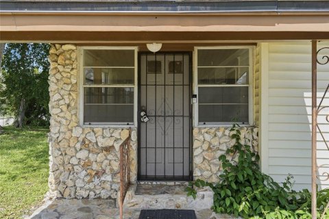Immobilier commercial à vendre à Maitland, Floride: 4 chambres, 94.02 m2 № 2396769 - photo 4