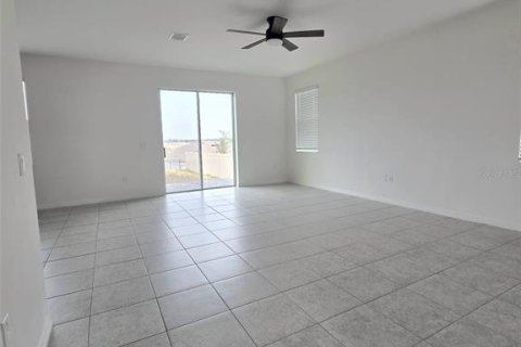House in Haines City, Florida 4 bedrooms, 205.41 sq.m. № 1722190 - photo 4