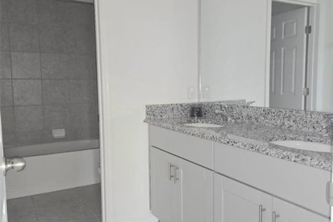 House in Haines City, Florida 4 bedrooms, 205.41 sq.m. № 1722190 - photo 18