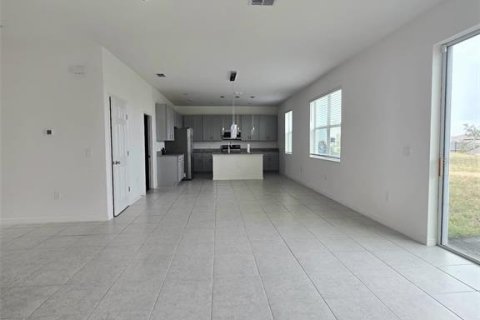 House in Haines City, Florida 4 bedrooms, 205.41 sq.m. № 1722190 - photo 5