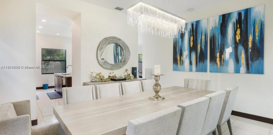 House in Miami Lakes, Florida 5 bedrooms, 291.25 sq.m. № 1858654