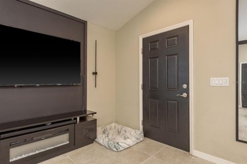 House in Sarasota, Florida 2 bedrooms, 100.33 sq.m. № 1885143 - photo 5