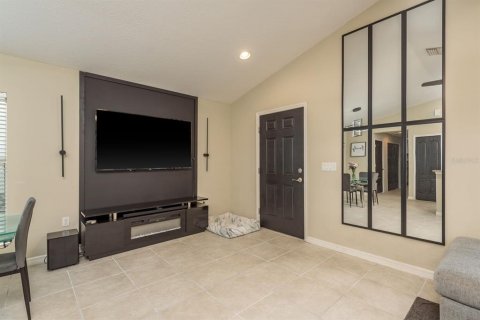 House in Sarasota, Florida 2 bedrooms, 100.33 sq.m. № 1885143 - photo 8