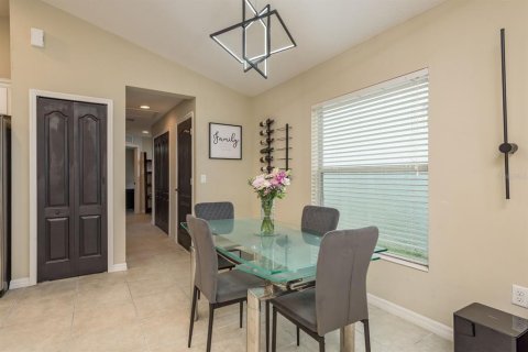 House in Sarasota, Florida 2 bedrooms, 100.33 sq.m. № 1885143 - photo 9