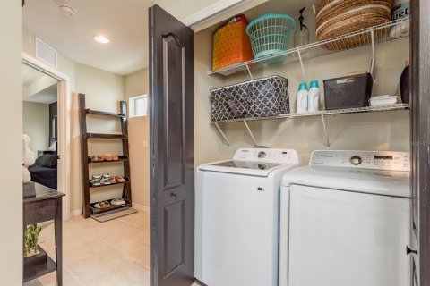 House in Sarasota, Florida 2 bedrooms, 100.33 sq.m. № 1885143 - photo 22