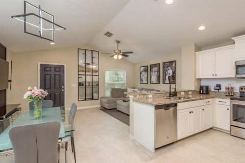 House in Sarasota, Florida 2 bedrooms, 100.33 sq.m. № 1885143 - photo 14