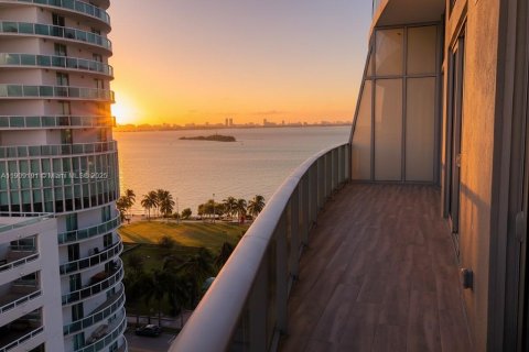 Condo in Miami, Florida, 2 bedrooms  № 1965127 - photo 13