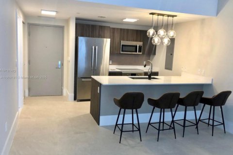 Condo in Miami, Florida, 2 bedrooms  № 1965127 - photo 9