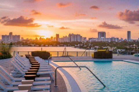 Condo in Miami, Florida, 2 bedrooms  № 1965127 - photo 4