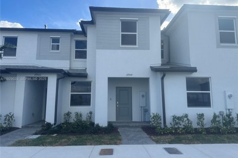 Снять в аренду виллу или дом в Хомстед, Флорида 3 спальни, 134.71м2, № 1988536 - фото 2