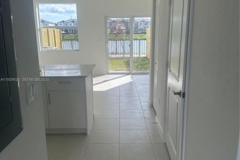 Снять в аренду виллу или дом в Хомстед, Флорида 3 спальни, 134.71м2, № 1988536 - фото 7