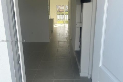 Снять в аренду виллу или дом в Хомстед, Флорида 3 спальни, 134.71м2, № 1988536 - фото 3