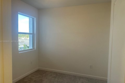 Снять в аренду виллу или дом в Хомстед, Флорида 3 спальни, 134.71м2, № 1988536 - фото 24