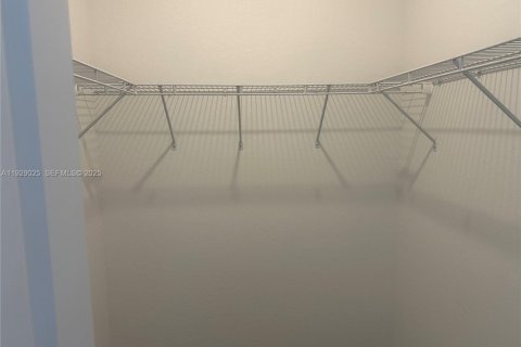 Снять в аренду виллу или дом в Хомстед, Флорида 3 спальни, 134.71м2, № 1988536 - фото 22