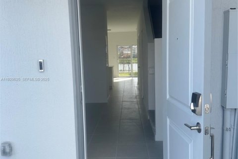 Снять в аренду виллу или дом в Хомстед, Флорида 3 спальни, 134.71м2, № 1988536 - фото 4