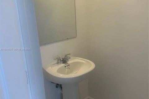 Снять в аренду виллу или дом в Хомстед, Флорида 3 спальни, 134.71м2, № 1988536 - фото 13