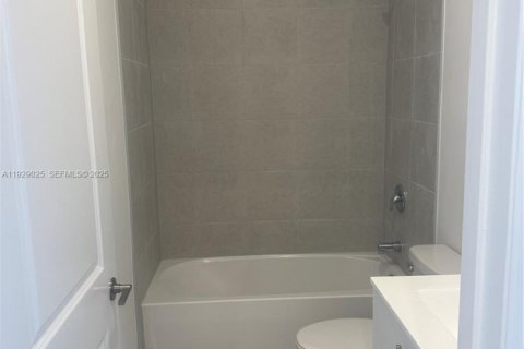 Снять в аренду виллу или дом в Хомстед, Флорида 3 спальни, 134.71м2, № 1988536 - фото 18