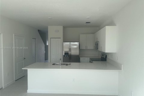 Снять в аренду виллу или дом в Хомстед, Флорида 3 спальни, 134.71м2, № 1988536 - фото 8