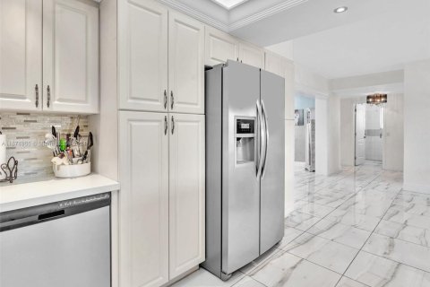Casa en venta en North Bay Village, Florida, 3 dormitorios, 211.17 m2 № 1867831 - foto 22