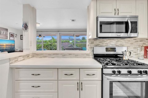 Casa en venta en North Bay Village, Florida, 3 dormitorios, 211.17 m2 № 1867831 - foto 19