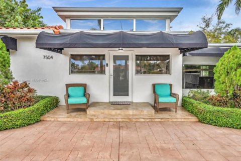 Casa en venta en North Bay Village, Florida, 3 dormitorios, 211.17 m2 № 1867831 - foto 6