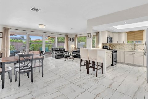 Casa en venta en North Bay Village, Florida, 3 dormitorios, 211.17 m2 № 1867831 - foto 15