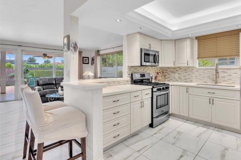 Casa en venta en North Bay Village, Florida, 3 dormitorios, 211.17 m2 № 1867831 - foto 18