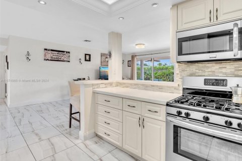 Casa en venta en North Bay Village, Florida, 3 dormitorios, 211.17 m2 № 1867831 - foto 20