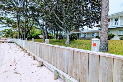 House in Mary Esther, Florida 5 bedrooms, 277.41 sq.m. № 560421 - photo 1